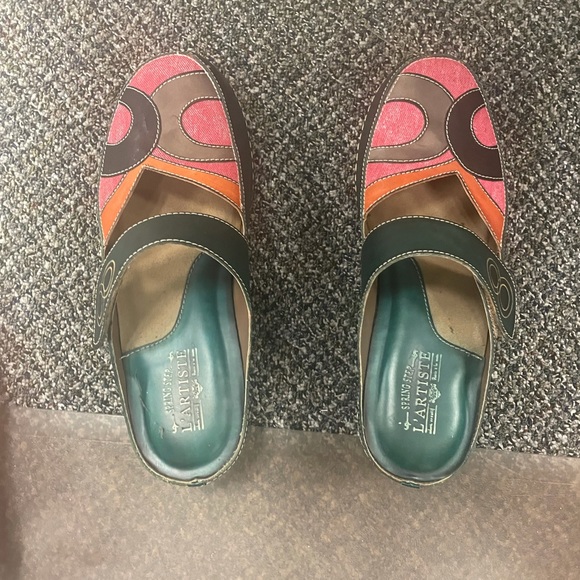 Spring Step Shoes - Picture 2 of 5